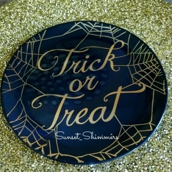 12 Spider Web "Trick or Treat" App/ Salad/ Dessert Plates Halloween NEW - Picture 7 of 8